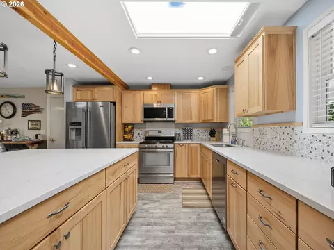 Kitchen - 18035 Bodley Ct, Sandy, OR 97055 photo 7 of 7
