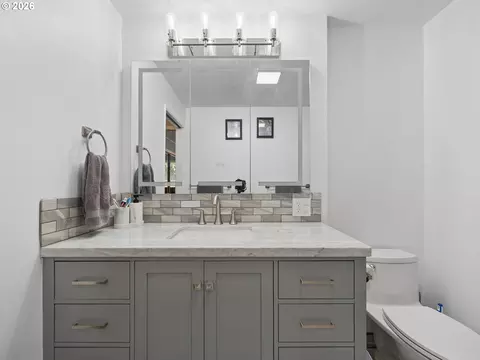 Bath - 18035 Bodley Ct, Sandy, OR 97055 photo 3 of 5