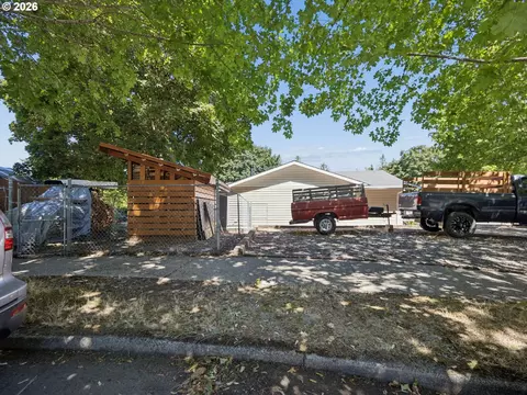 Exterior - 18035 Bodley Ct, Sandy, OR 97055 photo 3 of 10
