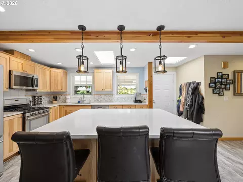 Kitchen - 18035 Bodley Ct, Sandy, OR 97055 photo 4 of 7