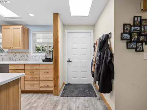Entry Way - 18035 Bodley Ct, Sandy, OR 97055 photo 1 of 2