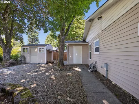 Exterior - 18035 Bodley Ct, Sandy, OR 97055 photo 9 of 10