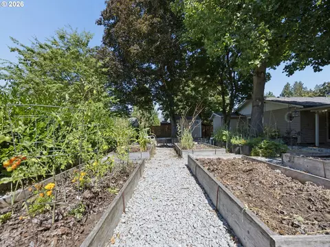 Exterior - 18035 Bodley Ct, Sandy, OR 97055 photo 8 of 10