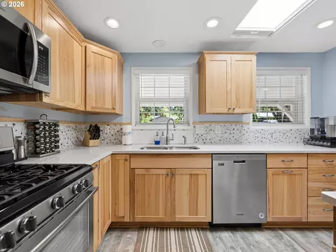 Kitchen - 18035 Bodley Ct, Sandy, OR 97055 photo 1 of 7