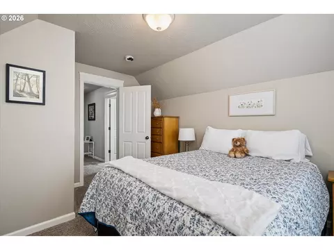 Bedroom - 5564 Lancelot Way, Eugene, OR 97402 photo 5 of 6