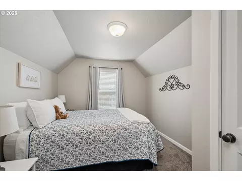 Bedroom - 5564 Lancelot Way, Eugene, OR 97402 photo 4 of 6