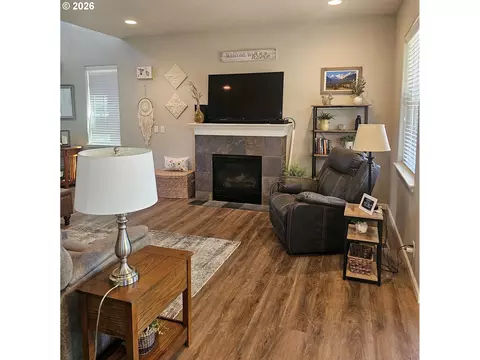 Living - 5564 Lancelot Way, Eugene, OR 97402 photo 1 of 1