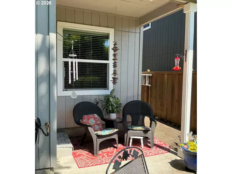 Exterior - 5564 Lancelot Way, Eugene, OR 97402 photo 4 of 11