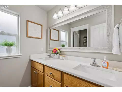 Bath - 5564 Lancelot Way, Eugene, OR 97402 photo 5 of 6