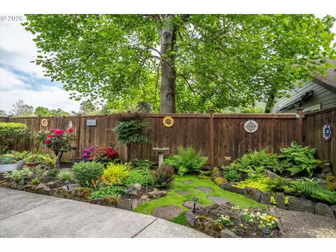 Exterior - 5564 Lancelot Way, Eugene, OR 97402 photo 11 of 11