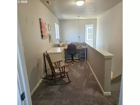 Entry Way - 5564 Lancelot Way, Eugene, OR 97402 photo 2 of 3