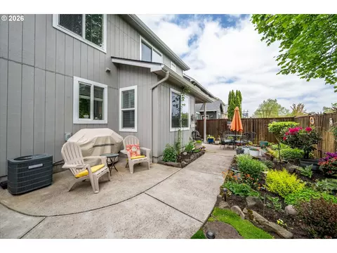 Exterior - 5564 Lancelot Way, Eugene, OR 97402 photo 8 of 11