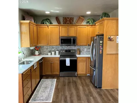 Kitchen - 5564 Lancelot Way, Eugene, OR 97402 photo 1 of 1
