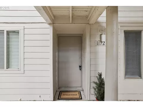 11721 SW Boones Bend Dr #9-3D, Beaverton, OR 97008