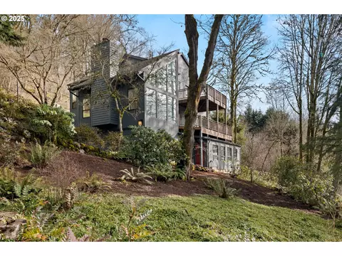 8358 SW Mapleridge Dr, Portland, OR 97225