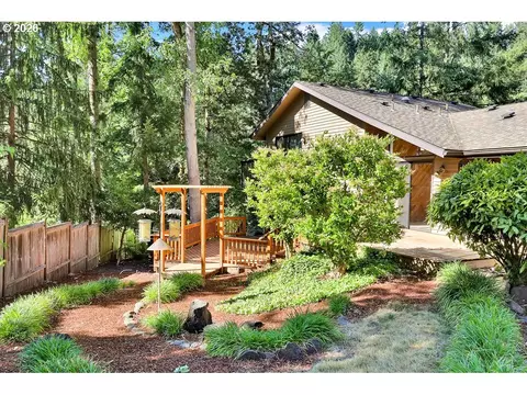 Exterior - 2663 E Wilshire Dr, Eugene, OR 97405 photo 10 of 13