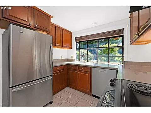 Kitchen - 2663 E Wilshire Dr, Eugene, OR 97405 photo 3 of 6