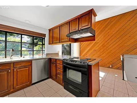 Kitchen - 2663 E Wilshire Dr, Eugene, OR 97405 photo 2 of 6