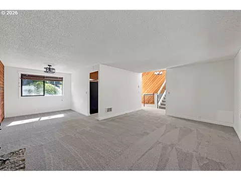 Living - 2663 E Wilshire Dr, Eugene, OR 97405 photo 4 of 7