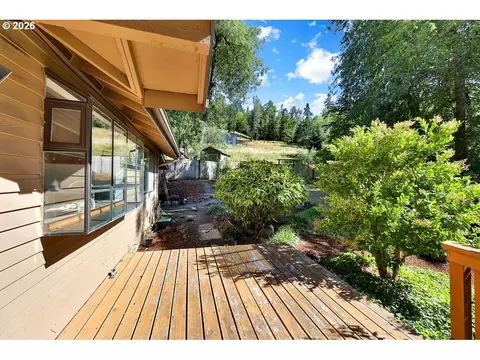 Exterior - 2663 E Wilshire Dr, Eugene, OR 97405 photo 5 of 13