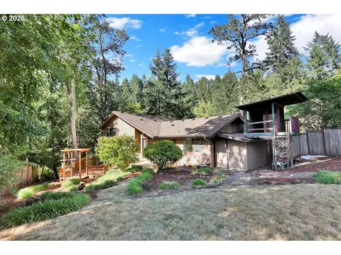 Exterior - 2663 E Wilshire Dr, Eugene, OR 97405 photo 9 of 13