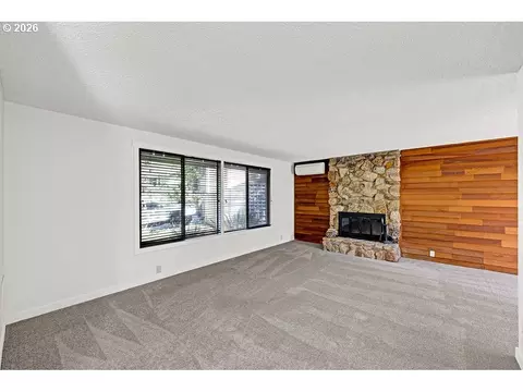 Living - 2663 E Wilshire Dr, Eugene, OR 97405 photo 2 of 7