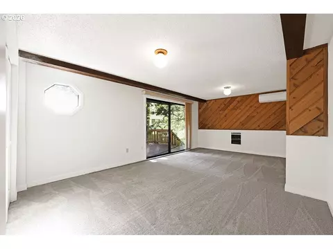 Living - 2663 E Wilshire Dr, Eugene, OR 97405 photo 5 of 7