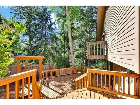Exterior - 2663 E Wilshire Dr, Eugene, OR 97405 photo 6 of 13