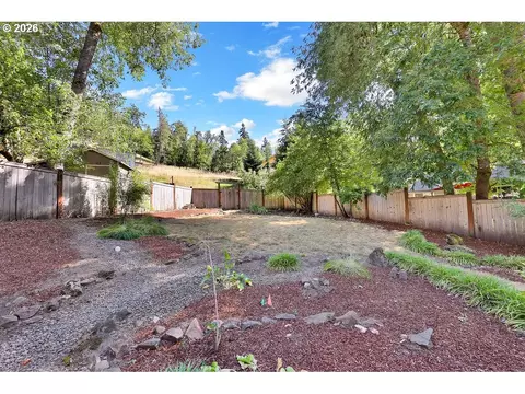 Exterior - 2663 E Wilshire Dr, Eugene, OR 97405 photo 7 of 13
