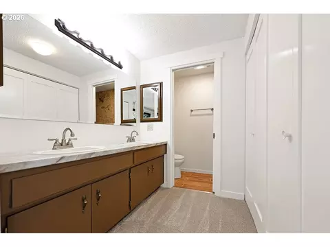 Bath - 2663 E Wilshire Dr, Eugene, OR 97405 photo 1 of 3