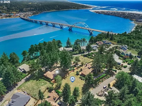 825 NW Highland Cir, Waldport, OR 97394