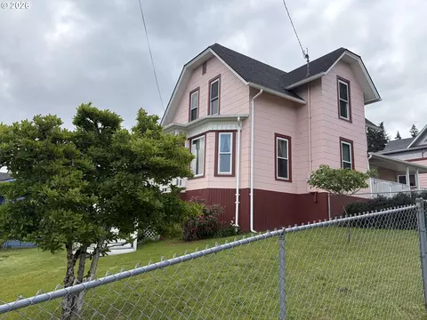 Exterior - 322 W D St, Rainier, OR 97048 photo 5 of 15
