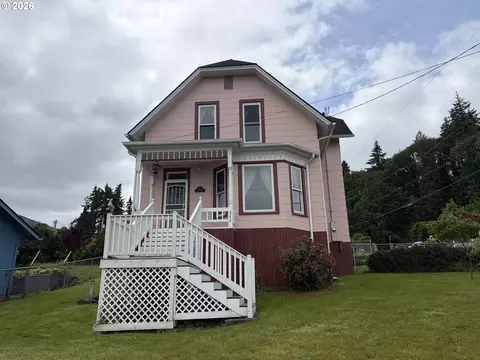 Exterior - 322 W D St, Rainier, OR 97048 photo 4 of 15