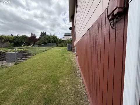 Exterior - 322 W D St, Rainier, OR 97048 photo 14 of 15