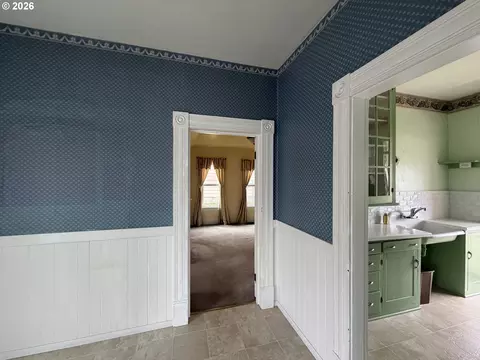 Entry Way - 322 W D St, Rainier, OR 97048 photo 1 of 4