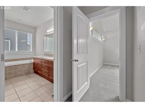 Entry Way - 2037 SE Centurion Way, Gresham, OR 97080 photo 2 of 3
