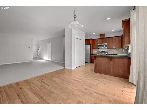Living - 2037 SE Centurion Way, Gresham, OR 97080 photo 3 of 4