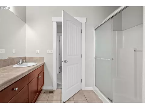 Bath - 2037 SE Centurion Way, Gresham, OR 97080 photo 2 of 6