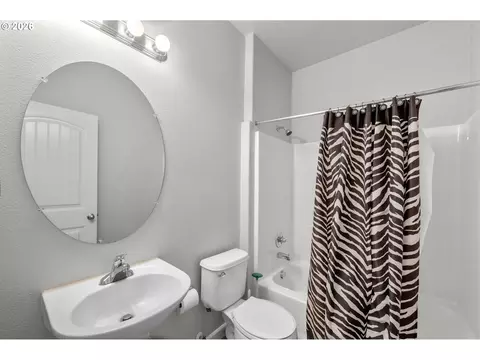 Bath - 2037 SE Centurion Way, Gresham, OR 97080 photo 5 of 6