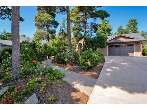 1037 Royal St Georges Dr, Florence, OR 97439
