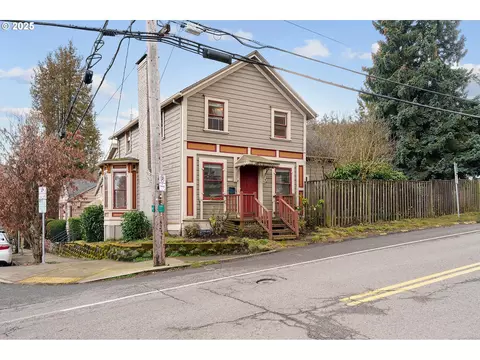 1106 SW Gibbs St, Portland, OR 97239
