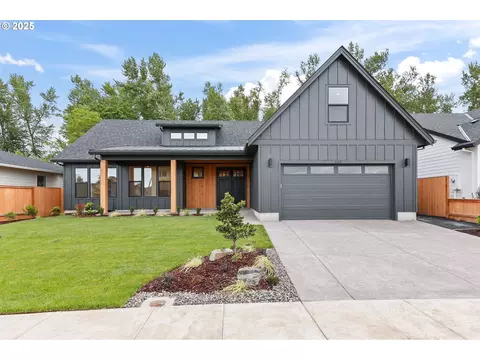 648 Parker Loop, Silverton, OR 97381