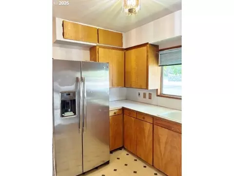 Kitchen - 913 NW Ellis Ave, Pendleton, OR 97801 photo 1 of 3