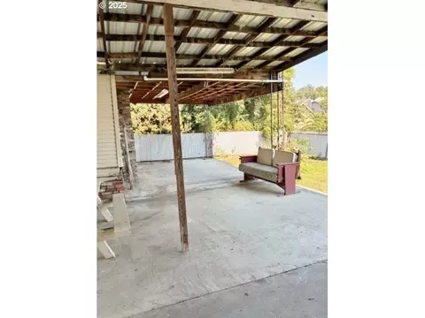 Exterior - 913 NW Ellis Ave, Pendleton, OR 97801 photo 2 of 2
