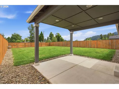 Exterior - 5320 Squirrel St, Springfield, OR 97478 photo 2 of 9