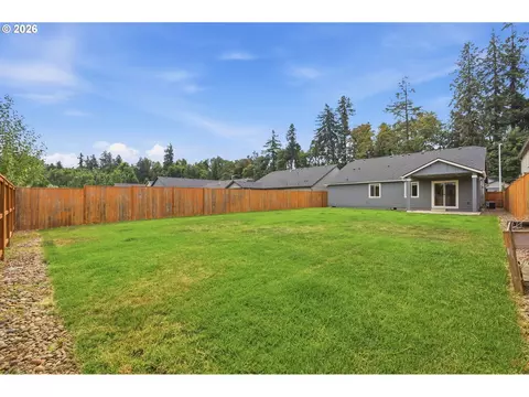 Exterior - 5320 Squirrel St, Springfield, OR 97478 photo 5 of 9