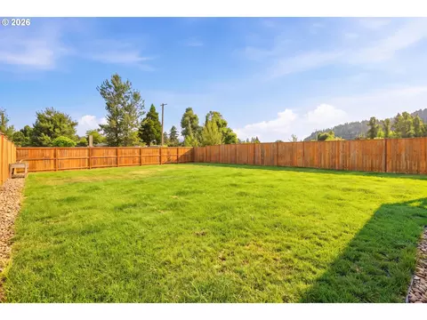Exterior - 5320 Squirrel St, Springfield, OR 97478 photo 8 of 9