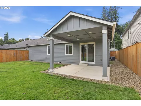 Exterior - 5320 Squirrel St, Springfield, OR 97478 photo 3 of 9