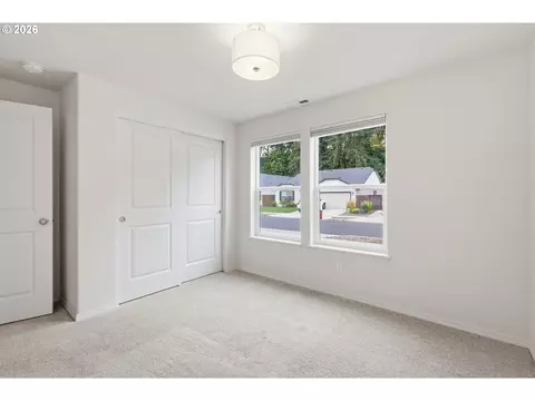Bedroom - 5320 Squirrel St, Springfield, OR 97478 photo 5 of 6