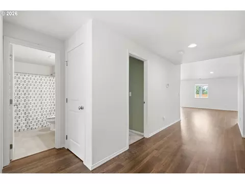 Entry Way - 5320 Squirrel St, Springfield, OR 97478 photo 3 of 4